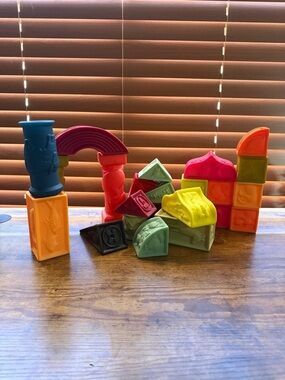 BTOYS Soft Squeaky Baby Blocks